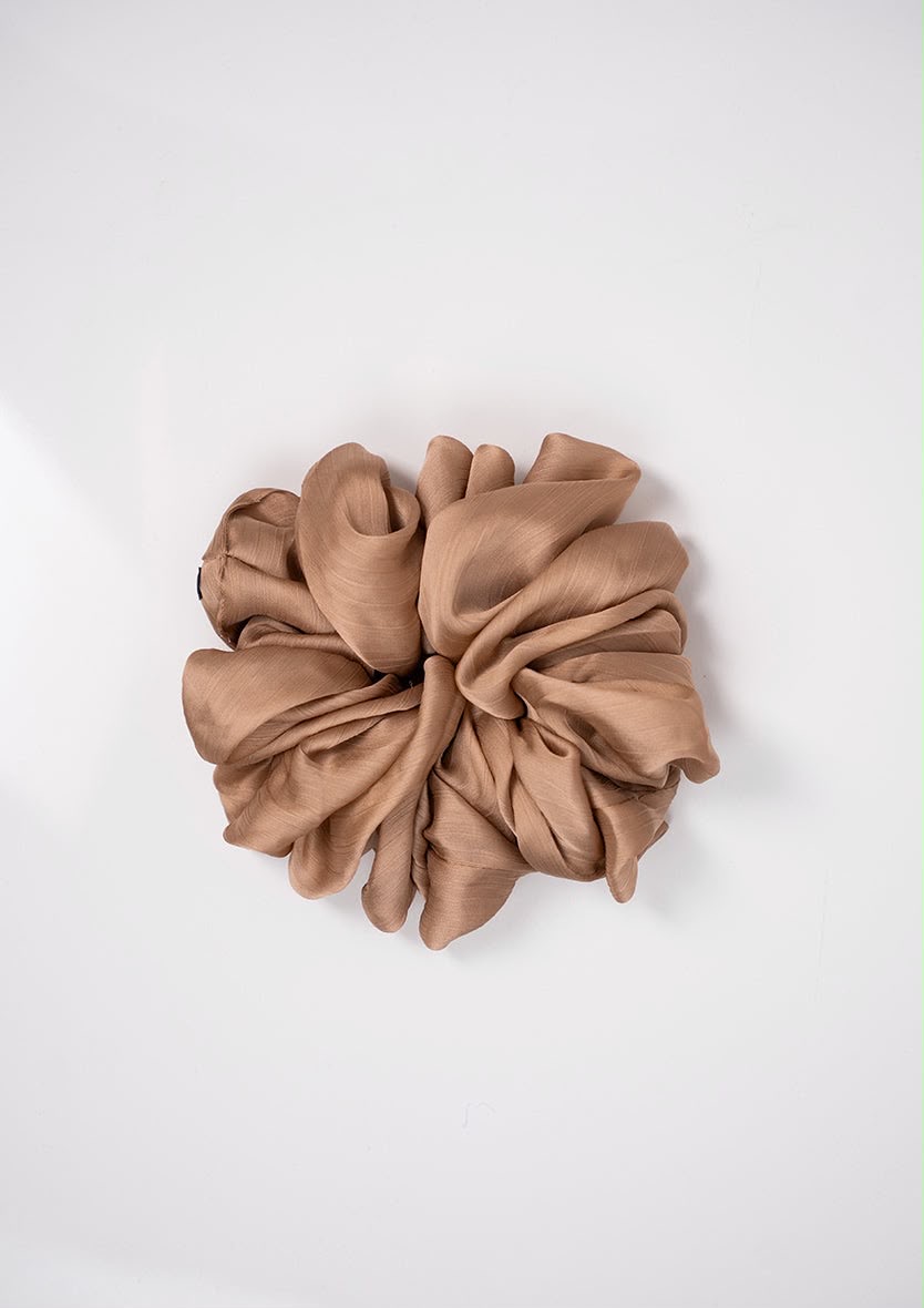 CARAMEL - SCRUNCHIE CRINKLED SATIN